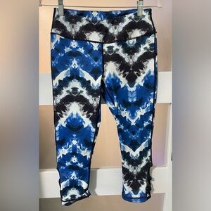 Blue Patterned Capri Leggings by Nicole Miller EUC